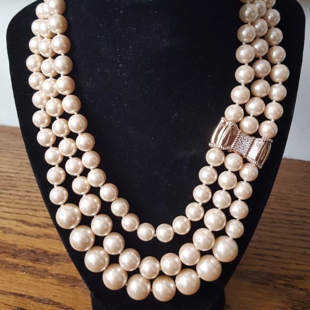 Kate spade 3-strand bow “moon river”pearl necklace